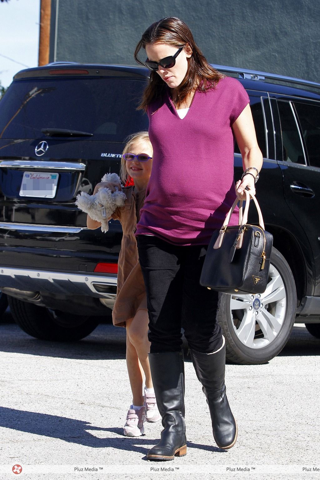 Jennifer Garner takes her daughter Violet Affleck to the dentist | Picture 112710